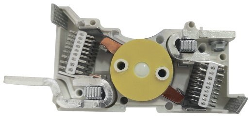 Силовая контактная группа:&nbsp;1. Подвижные контакты. 2. Неподвижные контакты. 3. Магниты для затягивания дуги. 4. Серебросодержащие контакты. 5. Дугогасительные камеры.